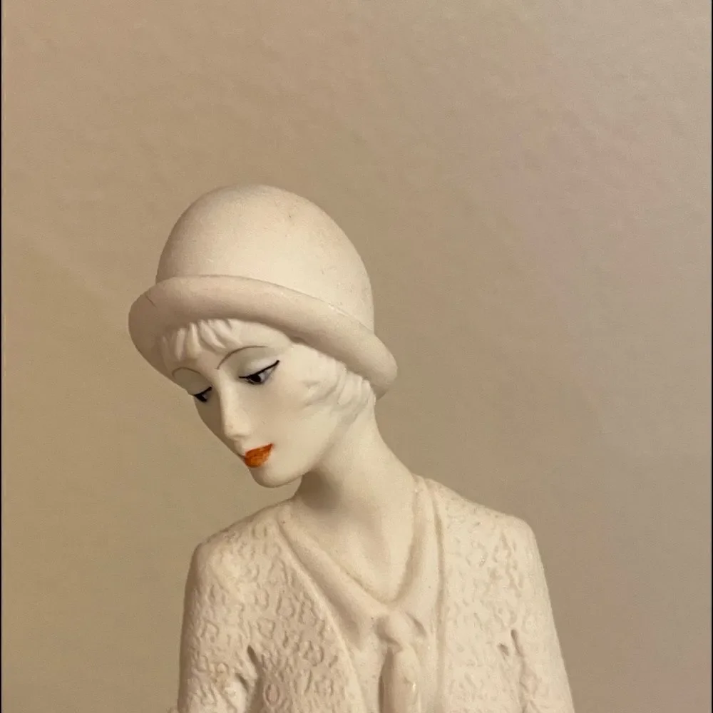 Capodimonte Giuseppe Armani Florence Italy “lady with flowers “ porcelain figure - Picture 3 of 14